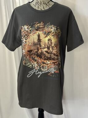 Harry Potter Hogwart’s Castle Floral Wreath T-Shirt Gray Unisex Medium
